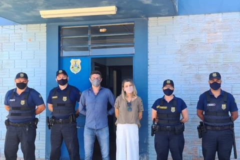 Base da GCM em Guaragi recebe visita do vice-prefeito Capitão Saulo e da secretária Tânia Sviercoski