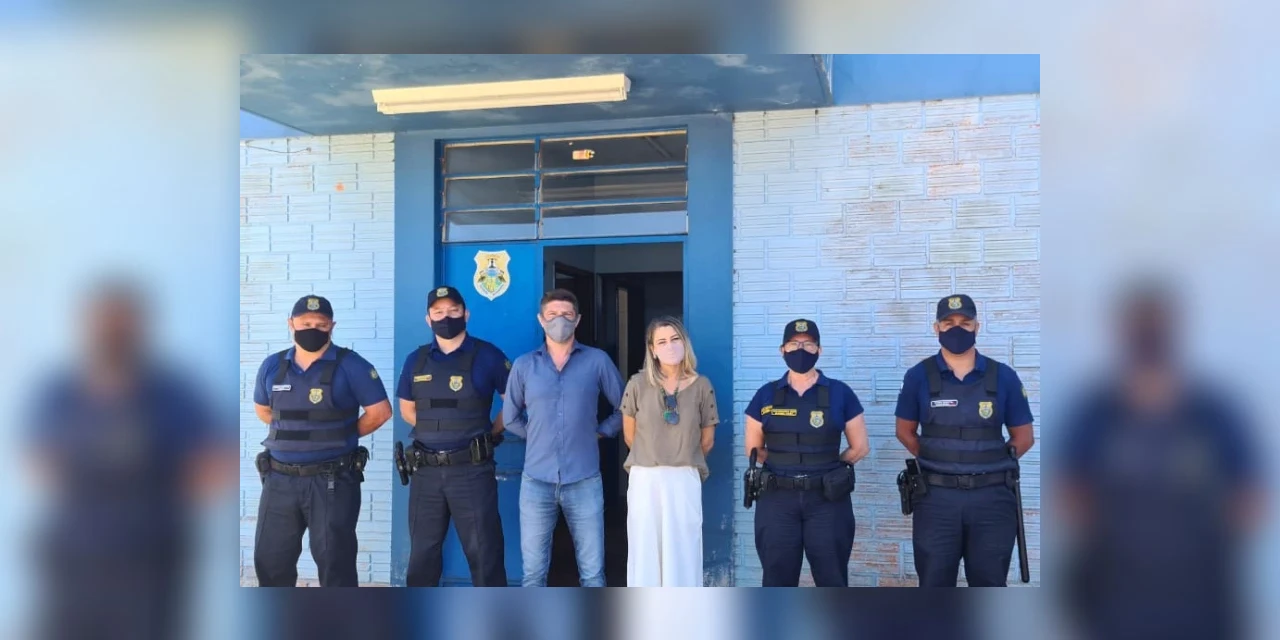 Base da GCM em Guaragi recebe visita do vice-prefeito Capitão Saulo e da secretária Tânia Sviercoski