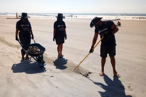 Mais de 500 toneladas de lixo são deixados por banhistas no Litoral Paranaense