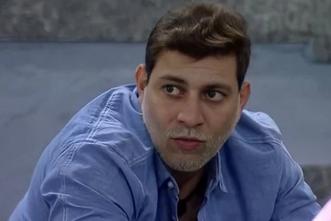 "Já esquentei ovo, coloquei fervendo na boca do cachorro e fechei" diz Caio do BBB 21 e revolta internet