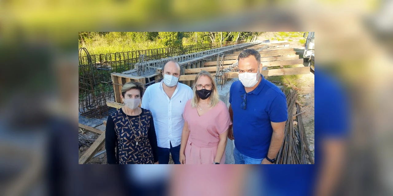 Prefeita vistoria obras da ponte Dal`Col San Martin