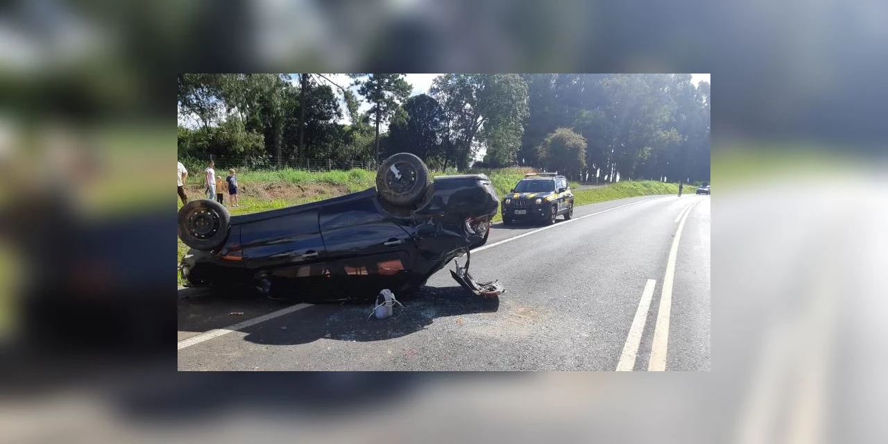 Veiculo capota e deixa motorista com ferimentos em PG