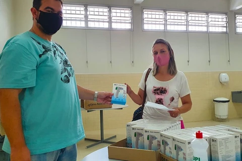 Educação entrega equipamentos  de segurança para CMEIs e Escolas