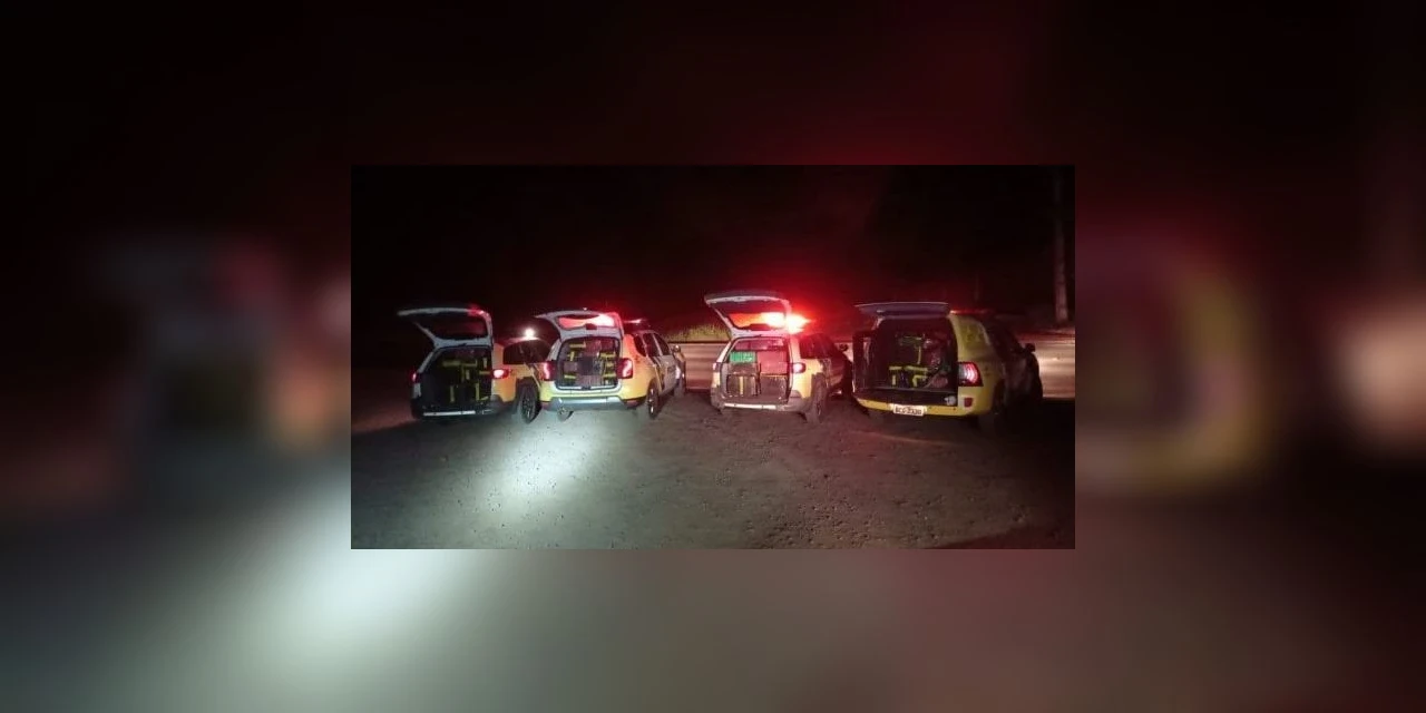 PM encontra 1,4 tonelada de maconha coberta com lona plastica