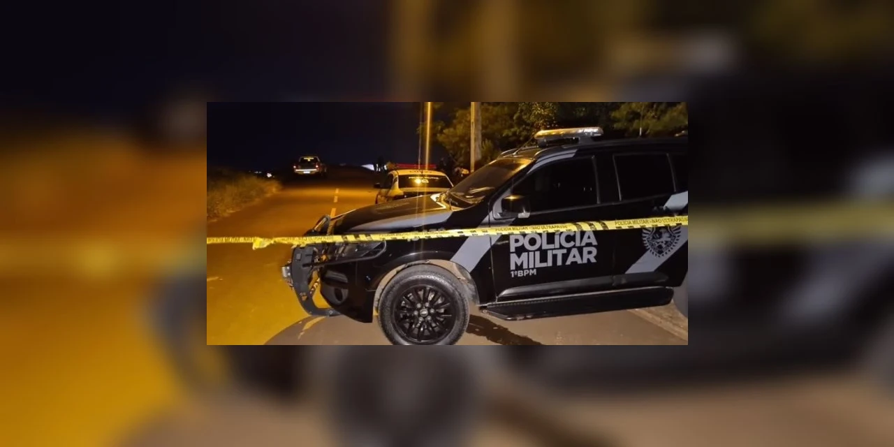 Dois homens são baleados e um morre dentro de residência em PG