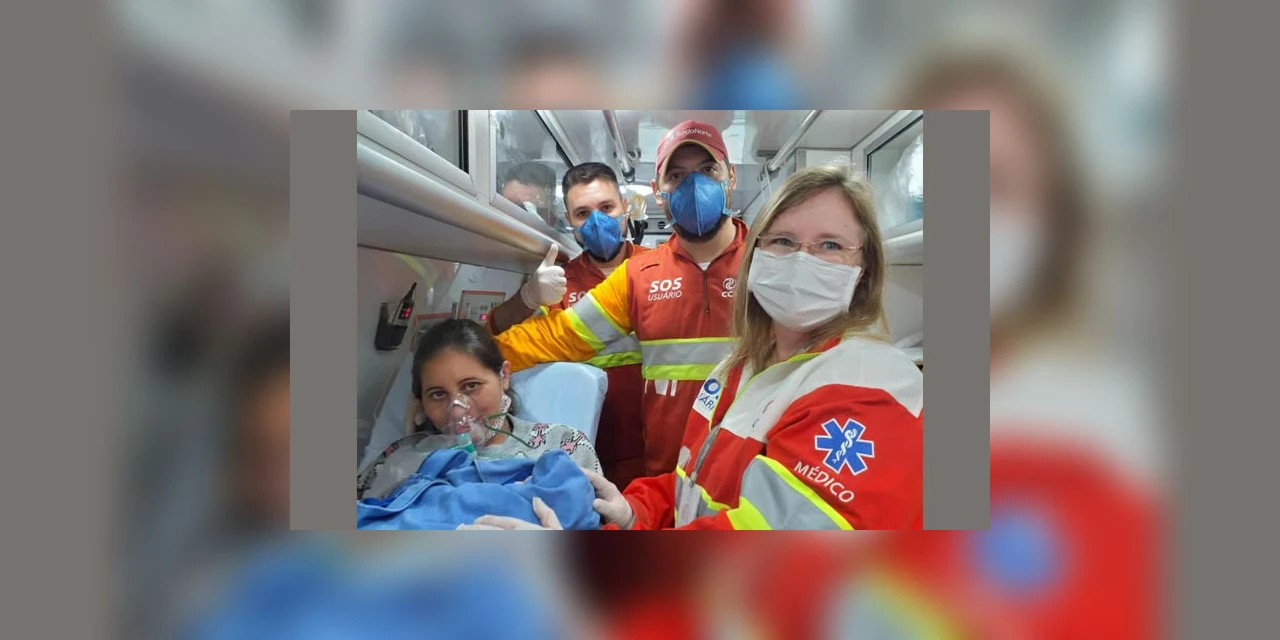 Mãe da a luz dentro de ambulância em Carambeí