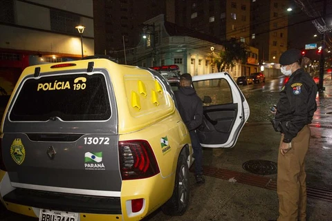 Fiscalização de combate ao covid fecha baile funk com mais de 100 pessoas em Curitiba