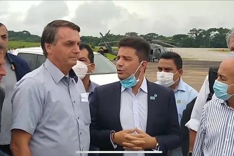 Governador do Acre testa positivo para Covid após visita de Bolsonaro e aglomerações