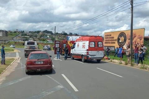 AGORA! Acidente na Visconde de Taunay deixa duas pessoas feridas