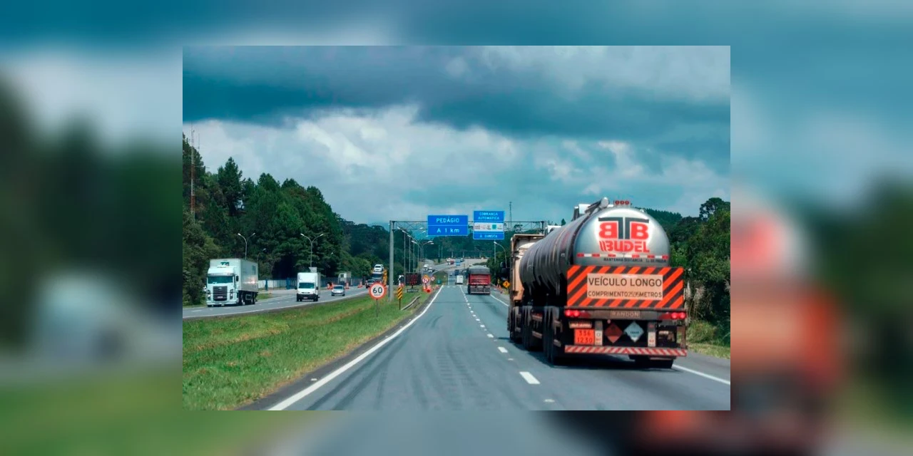 Restaurantes à beira de rodovias no Paraná poderão atender motoristas profissionais nas mesas