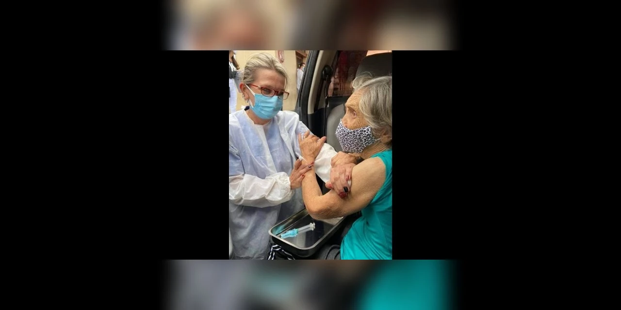 Ponta Grossa fecha a sexta com mais de 14 mil pessoas imunizadas