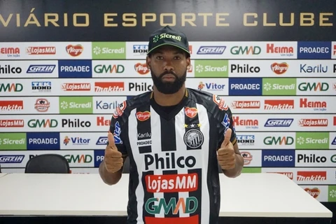 Lateral direito Lucas Mendes chega ao Fantasma para temporada 2021