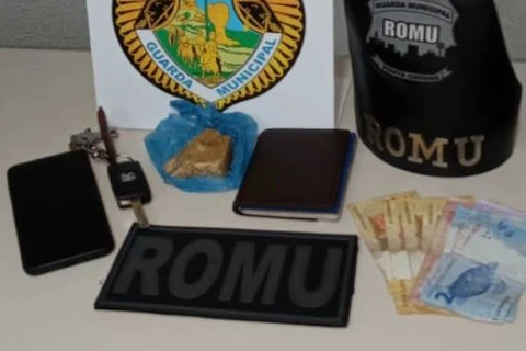 Rapaz é preso após ser flagrado com crack na cueca em PG