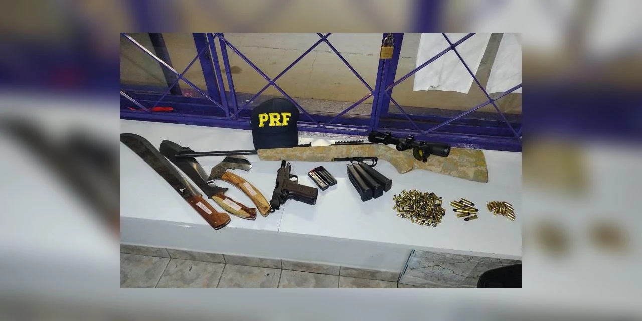 Policia apreende arsenal de armas após acidente em Tibagi