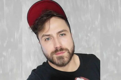 Humorista da 'Praça é Nossa' Kleber Lopes morre vitima de covid