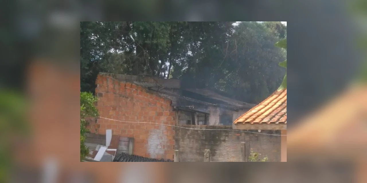 Homem de 45 anos morre carbonizado dentro de casa durante incêndio em PG