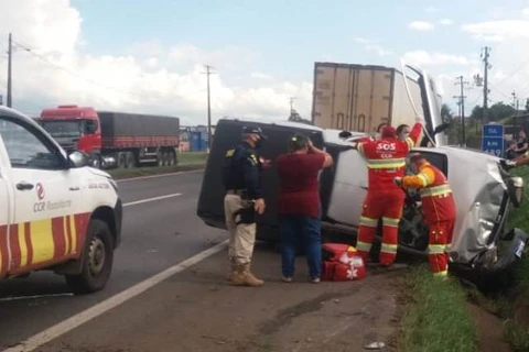PRF atende colisão múltipla seguido de tombamento com vítimas na BR-376 em Ponta Grossa