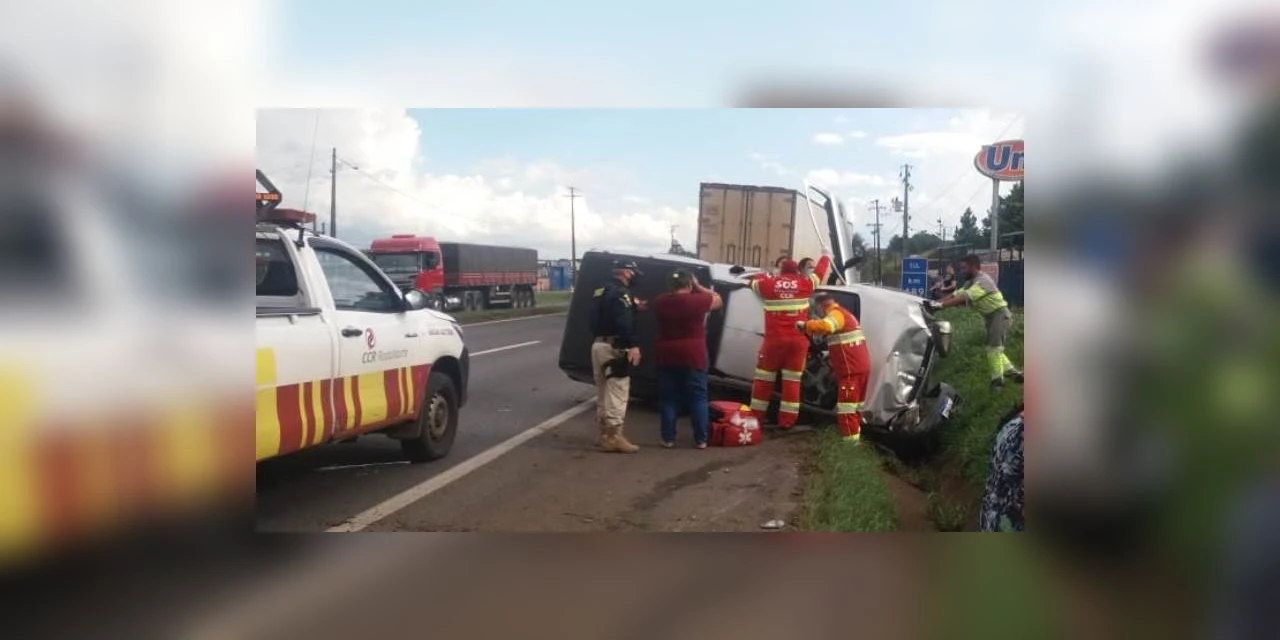 PRF atende colisão múltipla seguido de tombamento com vítimas na BR-376 em Ponta Grossa