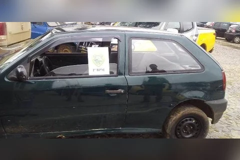 Veículo furtado é recuperado e homem é preso por receptação em PG