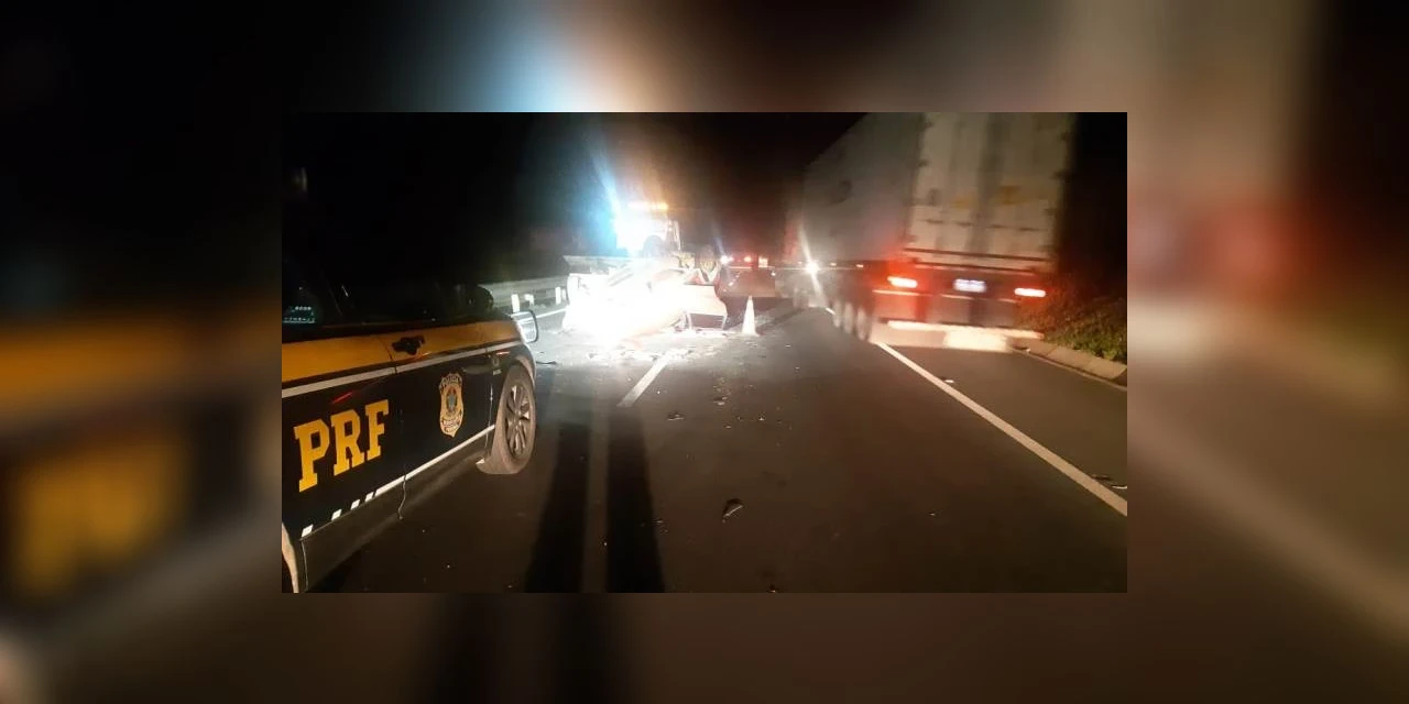 Colisão traseira seguida de capotamento deixa uma pessoa feridas na BR-376, em Tibagi