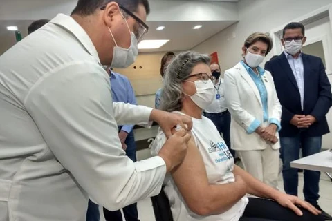 Prefeitura inicia a aplicação da 2ª dose nos profissionais dos hospitais e de farmácias