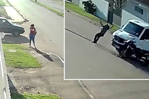 Motociclista dá salto mortal e cai em pé durante acidente; Veja video!