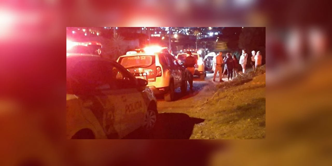 Polícia flagra festa clandestina em chácara no interior de Carambeí