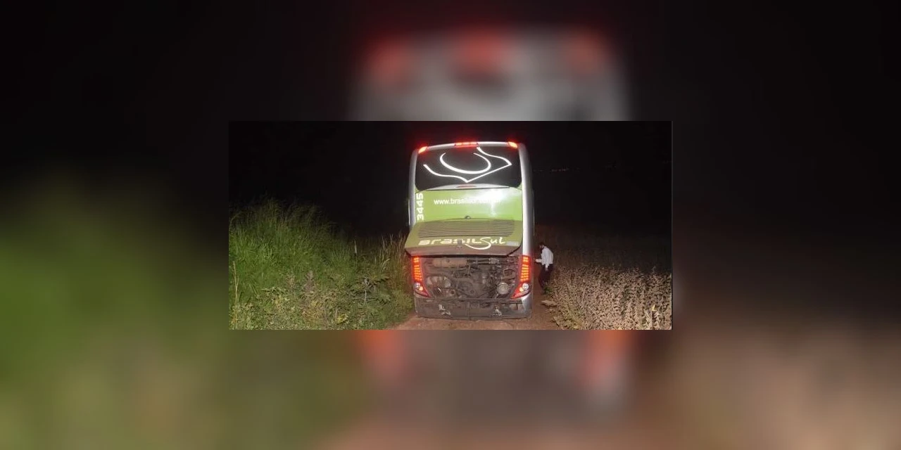 Policiais trocam tiros com bandidos, após assalto a ônibus no Paraná