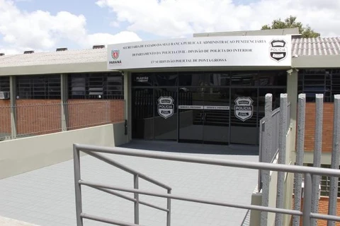 Elizabeth Schmidt registra B.O na policia, após atentado na sua residencia