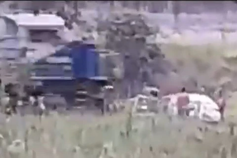 Carro desliga em cima da linha férrea e é atingido por trem em Ponta Grossa; veja vídeo!