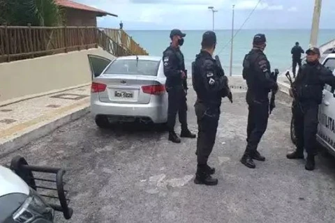 Bandidos armados invadem posto de saúde e roubam vacinas contra a covid-19, em Natal