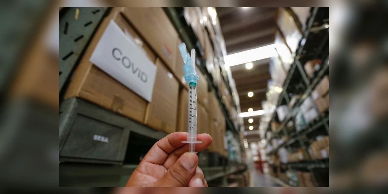 Paraná recebe mais 227,4 mil doses de vacina contra Covid-19 nesta sexta-feira