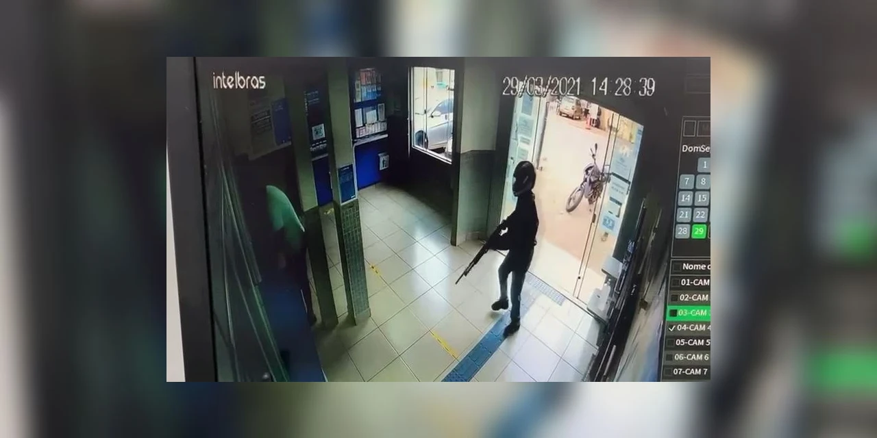 VÍDEO: Assaltantes armados invadem lotérica em Ponta Grossa