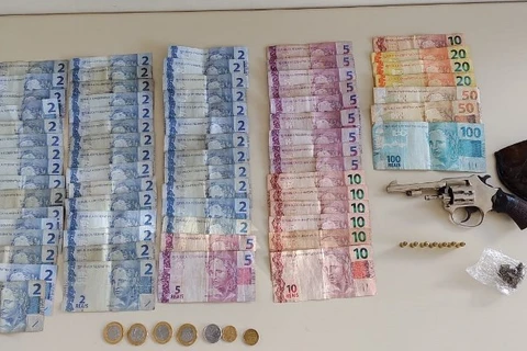 Casal é preso suspeito de cometer vários assaltos; diz policia