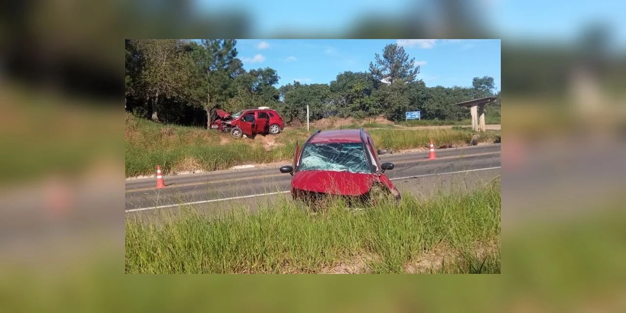 Colisão frontal entre dois veículos faz uma vitima fatal e deixa outras três com ferimentos  em Tibagi