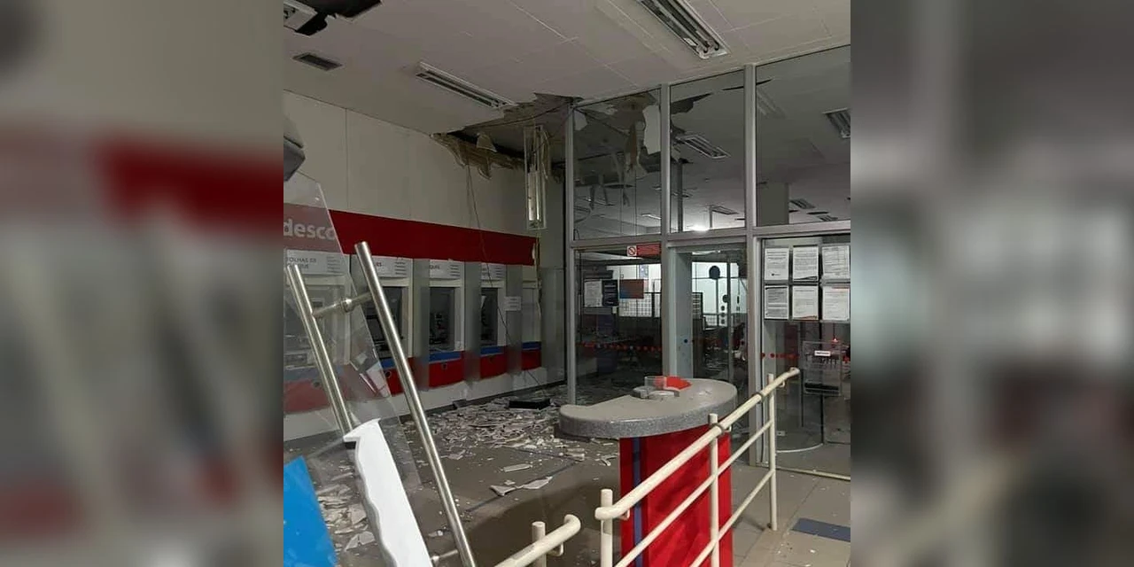 Assaltantes explodem agencias bancarias em Cambará, no Paraná