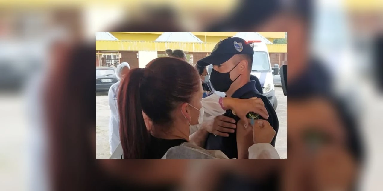 Guardas Civis Municipais recebem primeira dose de vacinas contra o Coronavírus