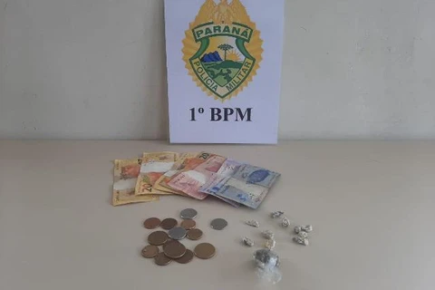 Adolescente é apreendido com 9 pedras de crack na boca, em praça de PG