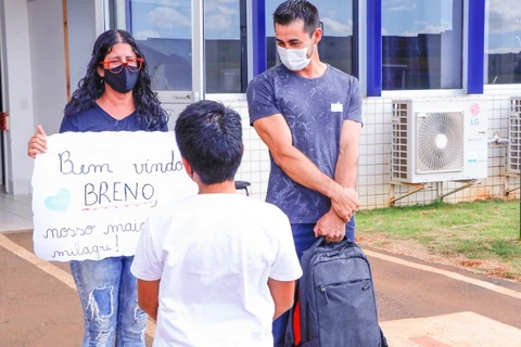 Emoção! Menino  vence a covid após 13 dias internado no HU-UEPG