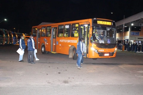 Sintropas cumpre decisão judicial e libera saída dos ônibus