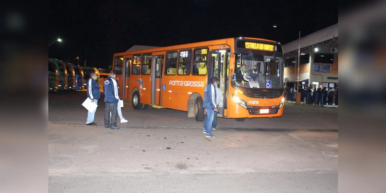 Sintropas cumpre decisão judicial e libera saída dos ônibus