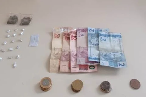 Casal é preso por suspeita de tráfico de drogas no centro de PG