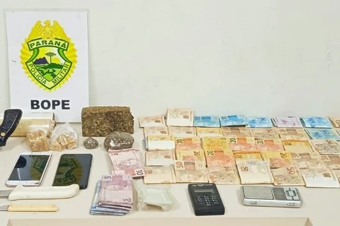 Jovens são presos em flagrante comercializando drogas em Ponta Grossa