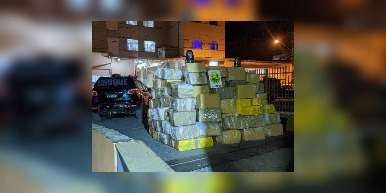 Polícia Militar apreende 3,6 toneladas de maconha no meio de carga de farelo de trigo em Prudentópolis