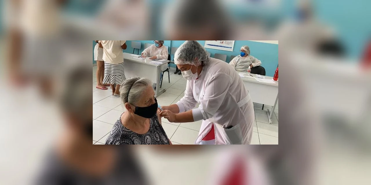 Prefeitura inicia amanhã aplicação de segunda dose de Coronavac em idosos a partir de 69 anos