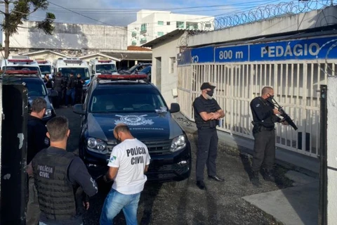 Polícia civil remove presos da carceragem de Palmeira para a penitenciaria de Ponta Grossa