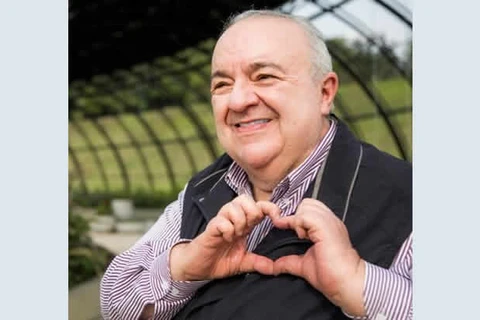 Prefeito de Curitiba Rafael Greca sofre AVC e é internado