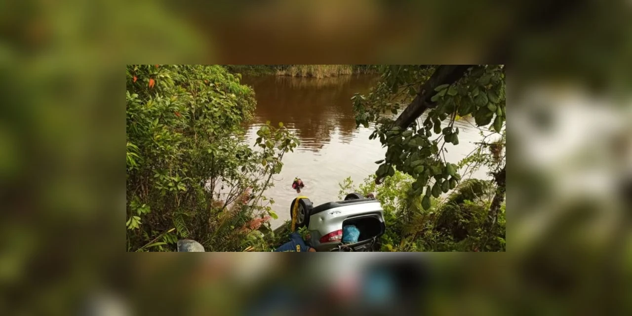 Mãe e filha morrem afogadas após veículo sair da pista e cair em rio no Paraná