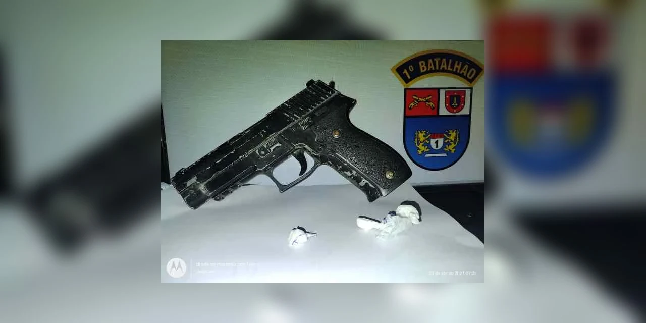 Casal é flagrado com cocaína e simulacro de arma de fogo em PG