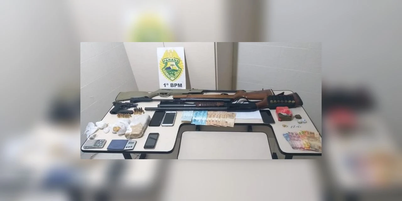 PM rastreia celular roubado e encontra armas, drogas e dinheiro em Jaguariaíva